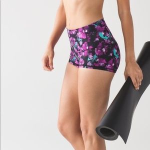 Lululemon Wunder Under short 2"